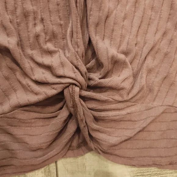 Nwot. Daytrip Top Large - Picture 3 of 3